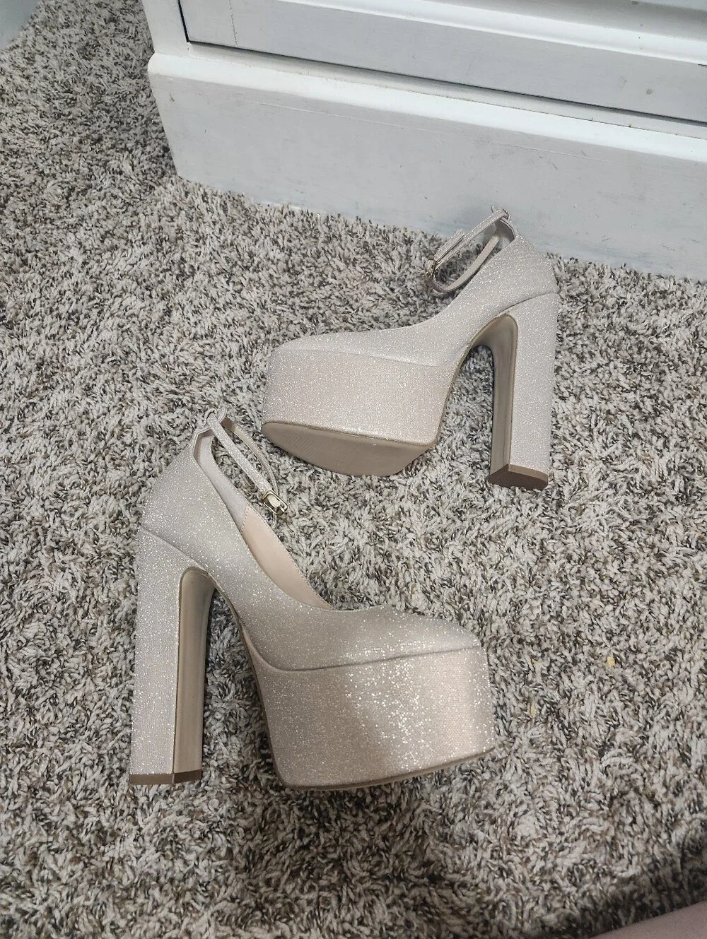 Steve Madden Skyrise Glitter Platform Pumps in Champagne 7.5